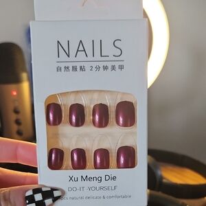 Xu Meng Die Burgundy Press-On Nails